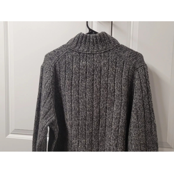 Eddie Bauer Men's Sweater Size: Large 1/4 Button Lambswool Blend - Picture 9 of 10